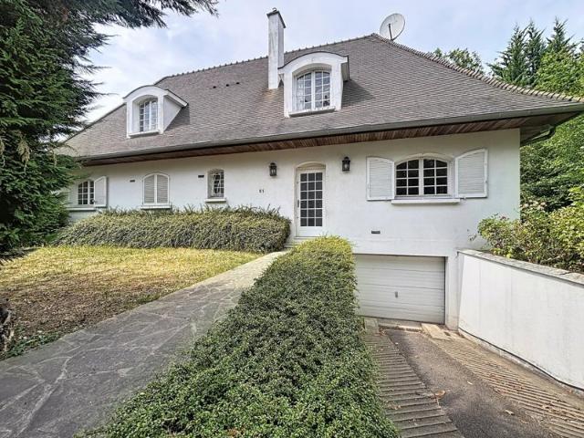 Sucy en Brie – Clos de Ville | Maison familiale de 210 m² avec piscine sur 1 310 m² de terrain