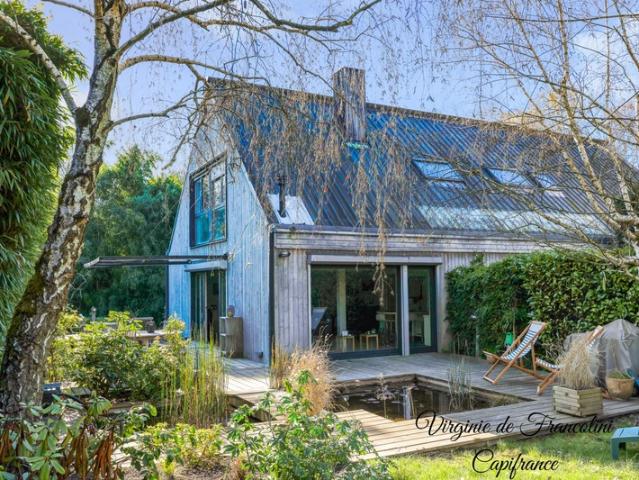 Sucy en Brie, Maison d'exception, parcelle de 800m², 259m² au sol, 4 chambres, 3 terrasses, jardin, garage, sous sol