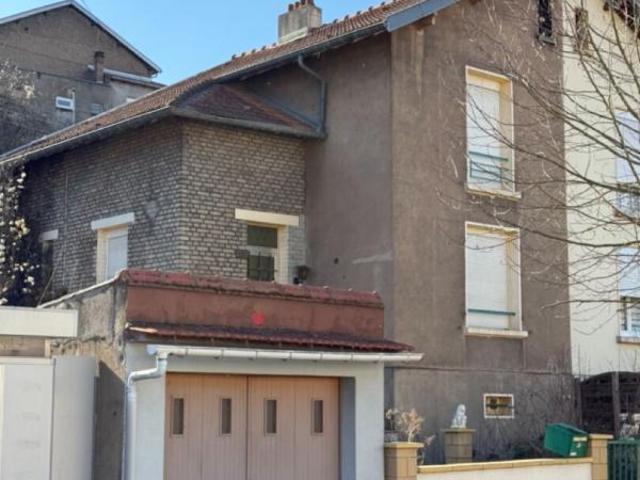 SUCCESSION VACANTE ! Maison mitoyenne 4 pièces 3 chambres 83 m2 JOEUF, offrant un fort potentiel de rénovation