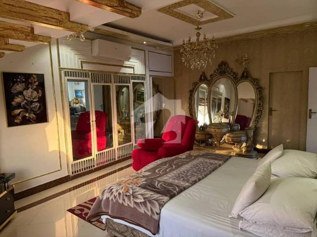 Such A Beautiful Fully Furnished Huge Apartment With Parking For As Many Cars As You Like 24 Hours Line Water Maintenance 5 to 6 Thousand Just in 3.95 Lac Near Arabian Sea Hi Class Living Experience Sea View