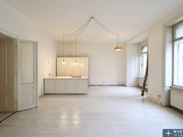 Südwestseitiger 4 Zimmer Altbau mit Balkon in Hof und Straßenlage!
