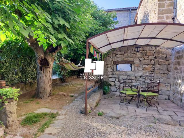 Sud Ardèche: 07460 Casteljau Maison de hameau avec jardin. 120m² Berrias et Casteljau