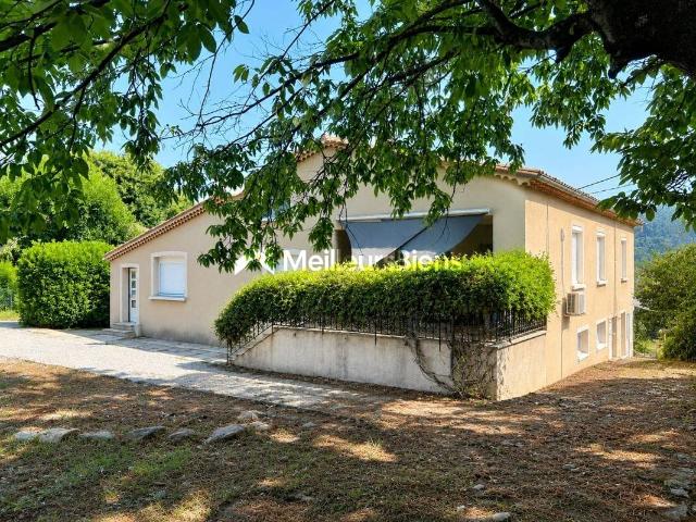 Sud Ardèche Les Vans: Maison 134 m2 avec dépendance et es. 134m² Les Vans