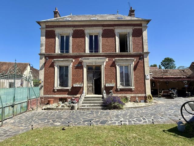 SUD GISORS ! Maison + dépendances !