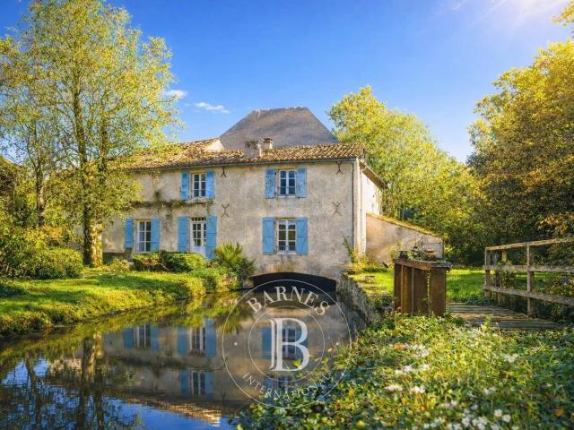 Sud Poitiers Maison de campagne Dépendances Terrain de. 325m² Poitiers