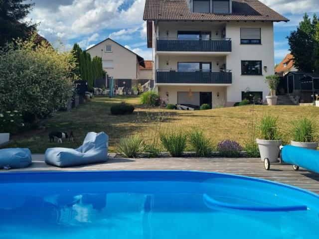 Südend, in nachgefragter Wohnlage: Umfangreich und mit viel Liebe zum Detail saniertes 2 FH plus ausgeb. DG und teilweise ausgeb. KG