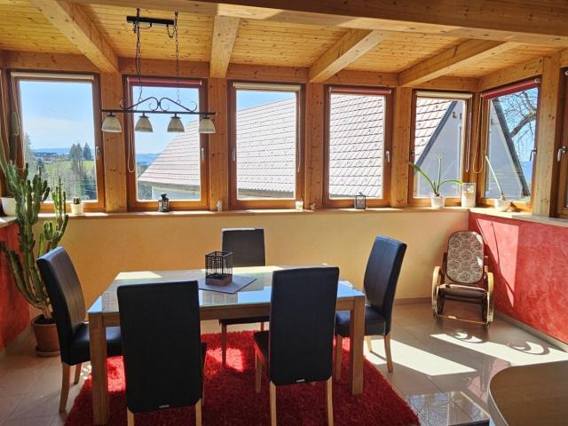 SÜDSTEIERMARK: atemberaubender Rundumblick, malerische Alleinlage, Wohnen, Weinbau, Wald, Teich Beschreibung