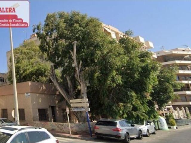 SUELO EN PRIMERA LÍNEA DE PLAYA DE TORREVIEJA