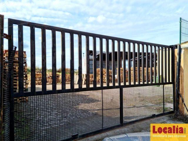 Suelo industrial con naves en alquiler, Santander