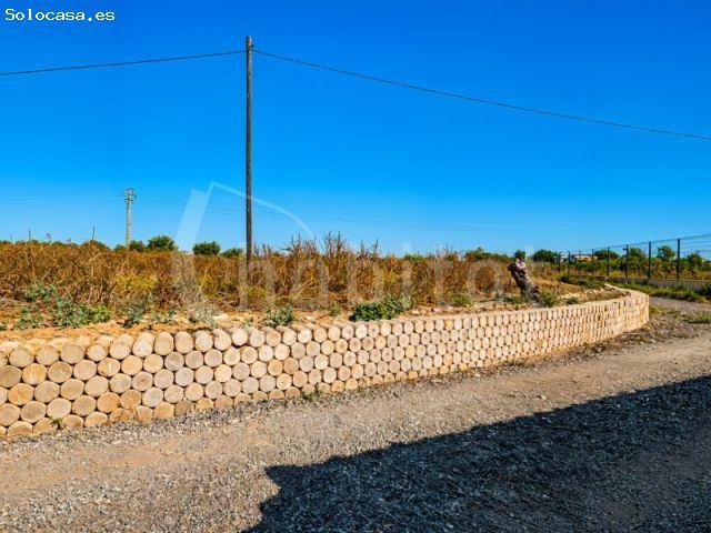 Suelo rústico con 8.369 m2 a la venta en Los Montesinos, Alicante