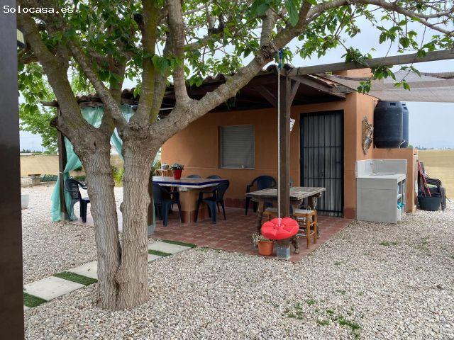 Suelo rústico con cabañas de madera