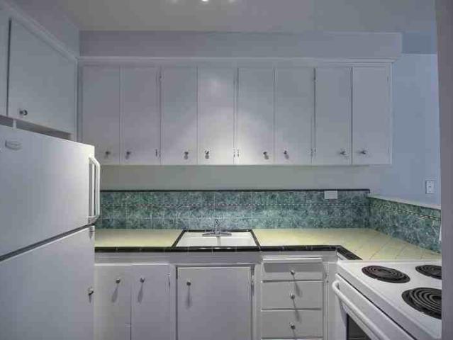 Suffolk House 1540 Haro Studio Apartment for Rent at 1540 Haro St, Vancouver, BC V6G 1G5 West End