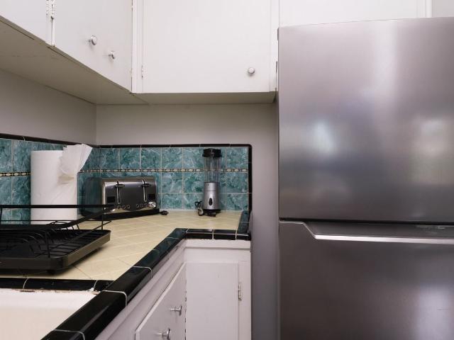 Suffolk House 1540 Haro Studio Apartment for Rent at 1540 Haro St, Vancouver, BC V6G 1G5 West End