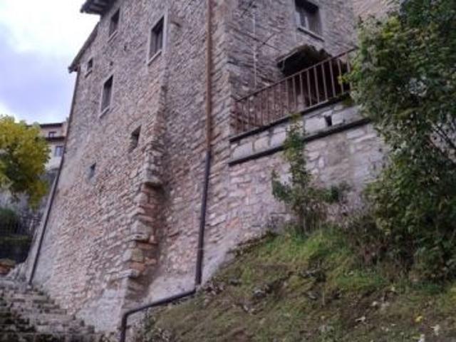 Suggestiva abitazione nel centro storico di Roccanolfi di Preci