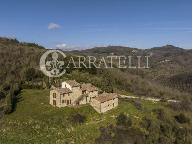 Suggestivo casale risalente al 1811, con facciata in pietra. 650m² Castelnuovo Berardenga