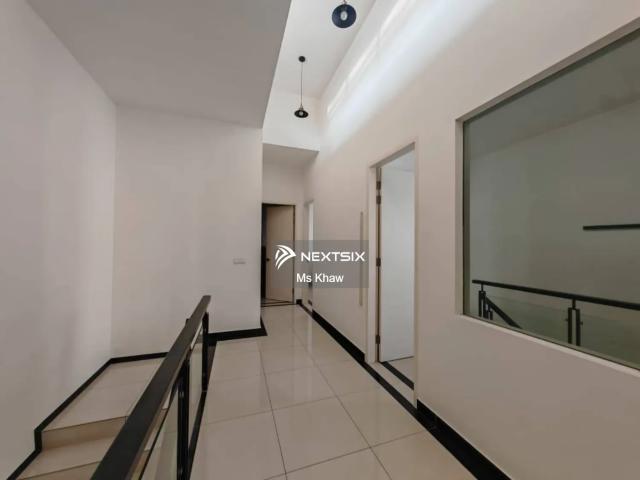 Suitable for investors or business owners looking for a commercial property in the established Pelangi Indah area