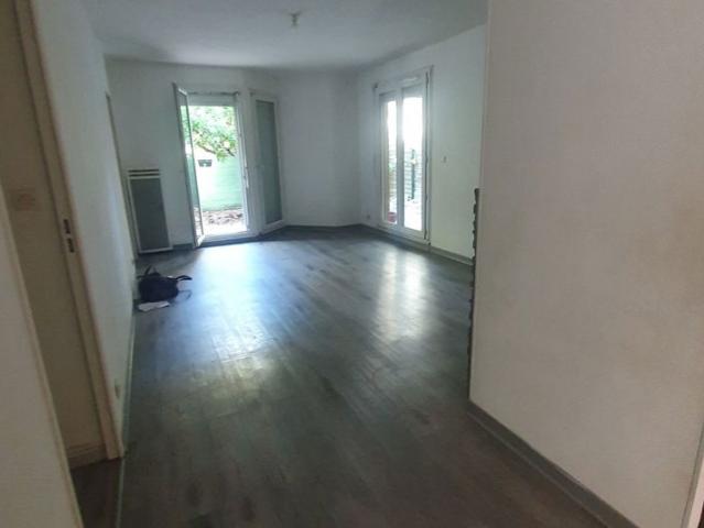 suite à refus de prêt Rare à la vente T5 spacieux en duplex de 101m² et son jardin de 80m² dans environnement verdoyant