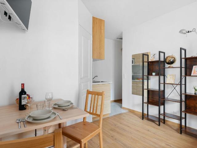 Suite des Écoles: Elegant studio apartment in the heart of Paris, Paris Amsterdam Apartments for Rent
