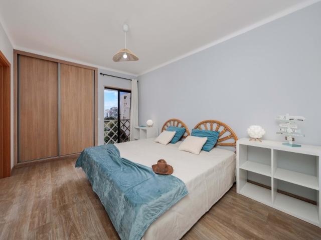 Suíte em apartamento de 3 quartos perto da praia