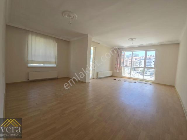 Sultan Fatih Cadde Yakını Geniş Köşe Başı Kiralık 4+1 Asansörlü