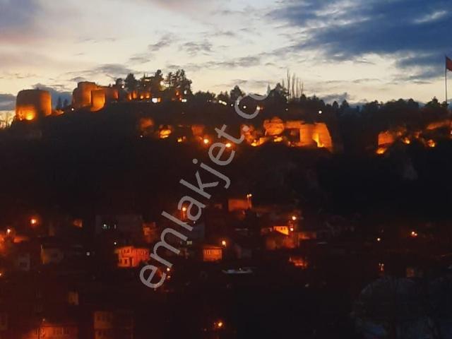 Sultanbağı Mahallesinde Satılık Üç Katlı Konak