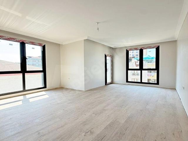SULTANBEYLİ ADİL MAH 'DE FERAH ÜST DUBLEKS 5+1 SATILIK DAİRE !