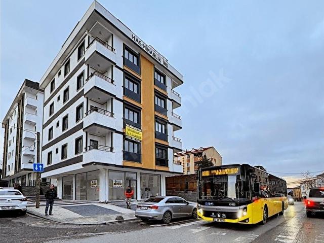 SULTANBEYLİ ANTALYA CADDESİNE CEPHE TABELA DEĞERİ YÜKSEK DÜKKAN