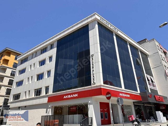 Sultanbeyli Aslan Plazada Prestijli Konumda Kiralık Ofis