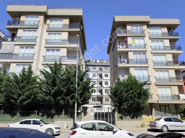 Sultanbeyli Battal Gazi'de 2+1 Otoparklı 2 Wc'li,siteli Arakat