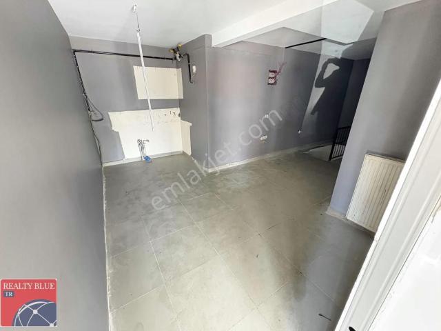 Sultanbeyli Cadde Üstünde Kiralık 160m2 Dükkan