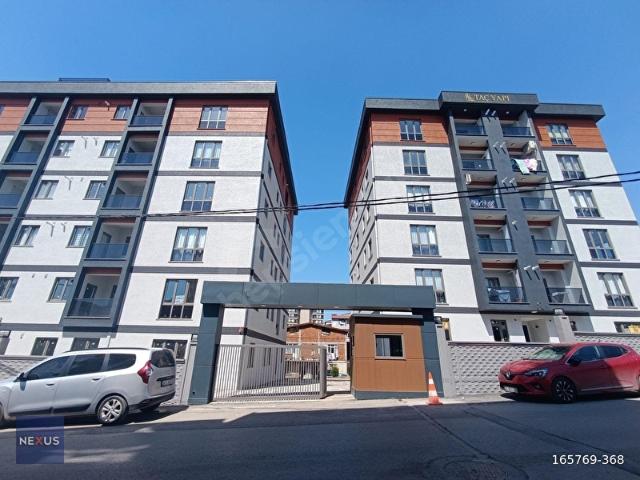 SULTANBEYLİ'DE BUTİK SİTEDE KİRALIK 2+1 GENİŞ ARAKAT DAİRE