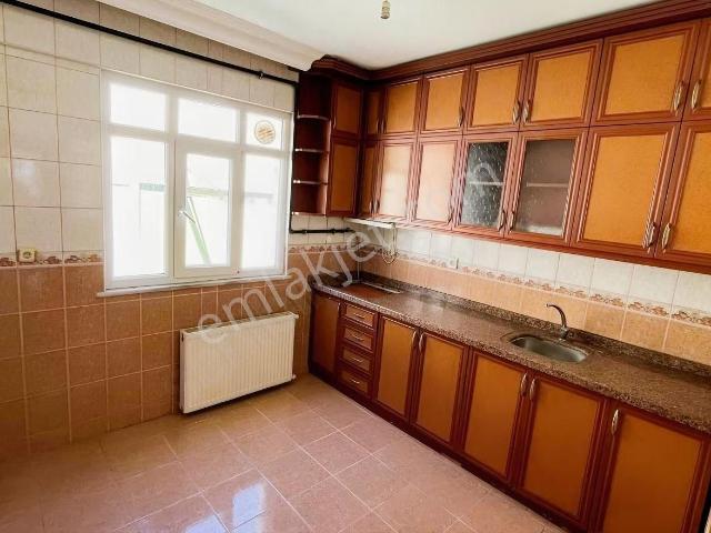 Sultanbeyli Mecidiye Mahallesi'nde Kiralık 3+1 Daire