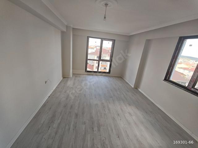 SULTANBEYLİ MEHMET AKİF MAH.DE 3+1 120M2 ARAKAT DAİRE