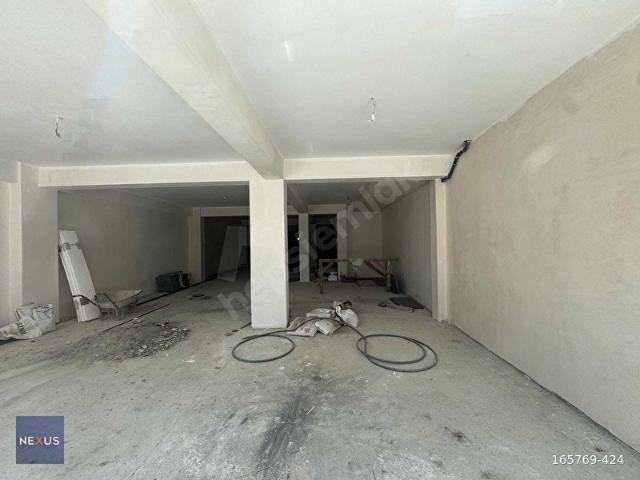 SULTANBEYLİ'MEHMETAKİF MAH DÜZ GİRİŞ 220 m2 DÜKKAN