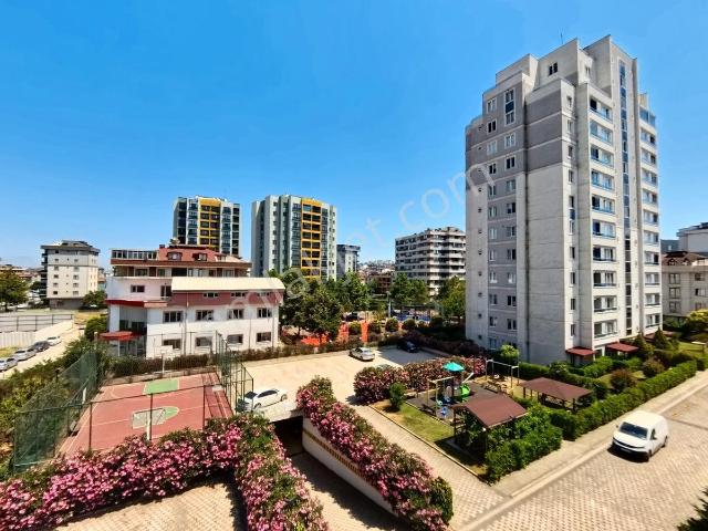 Sultanbeyli Merkez'de Metro Yanı Site İçi Ara Kat Kiralık Daire