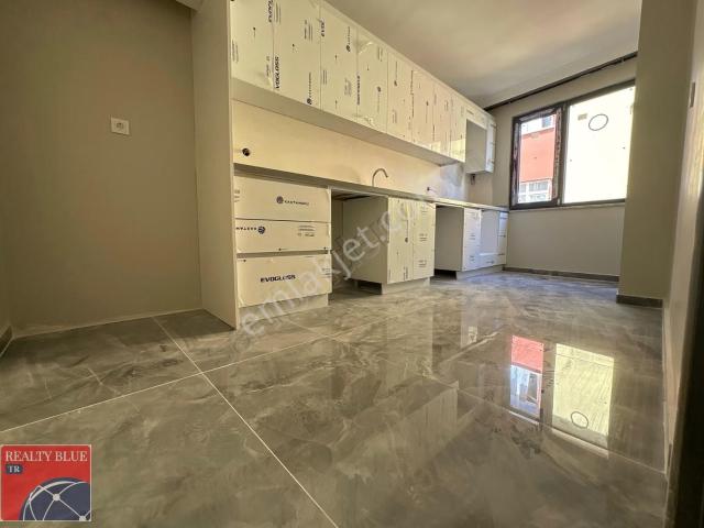 Sultanbeyli Merkezi Konumda Satılık 2+1 Daire
