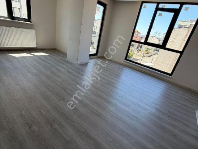 Sultanbeyli Mimarsinan Mahallesinde Kiralık 2+1 Ara Kat Daire