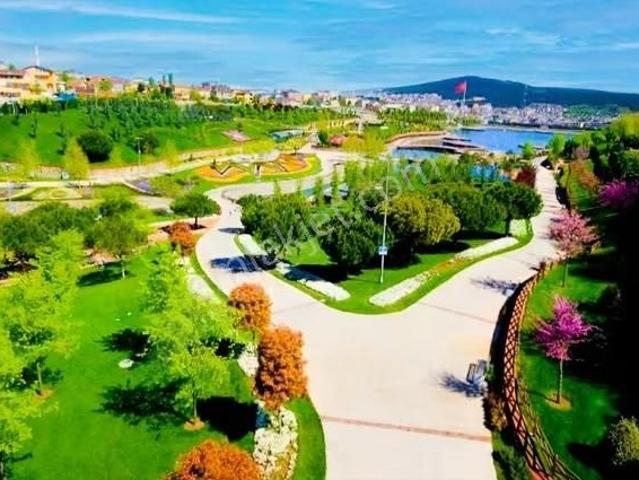 Sultanbeyli'de Sosyal Tesise Komşu Satılık 4+1 Üst Dublex Daire