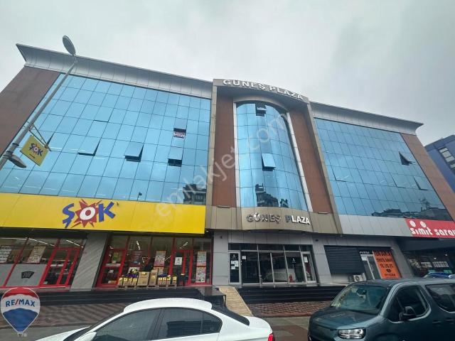Sultangazi Hacı Şükrü Tramvay Durağında Kiralık 450m² Ofis