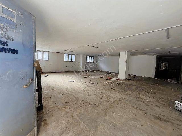 Sultangazi Uğur Mumcuda Kiralık 200 M² Düz Giriş Dükkan