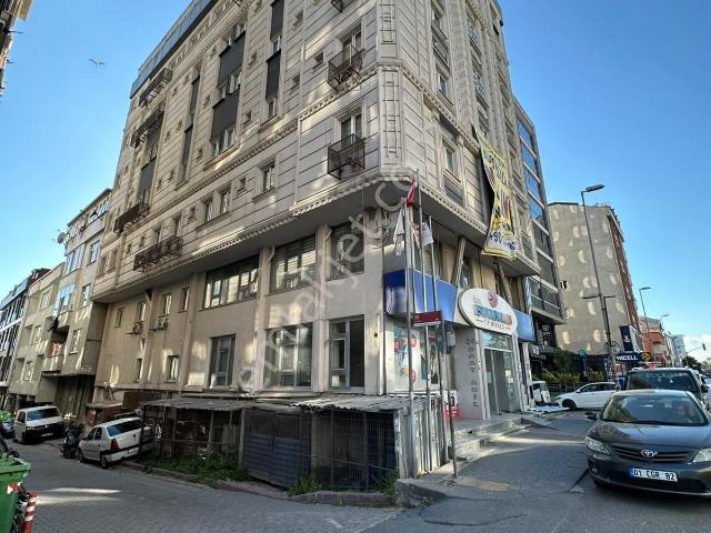 Sultangazi'nin En Prestijli Noktasında 9 Katlı Ticari Bina