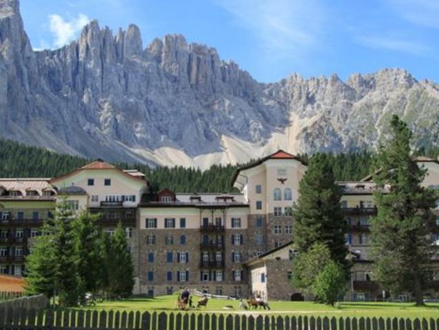 SULLE DOLOMITI IN ESTATE MONOVANO ACCESSORIATO 4 POSTI LETTO