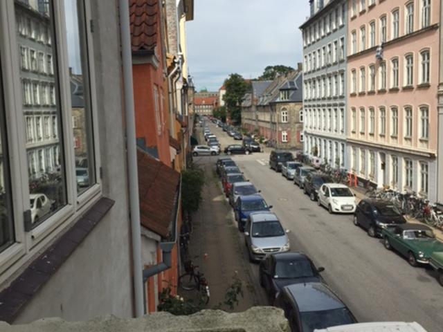 Super velholdt møbleret lejlighed midt i City