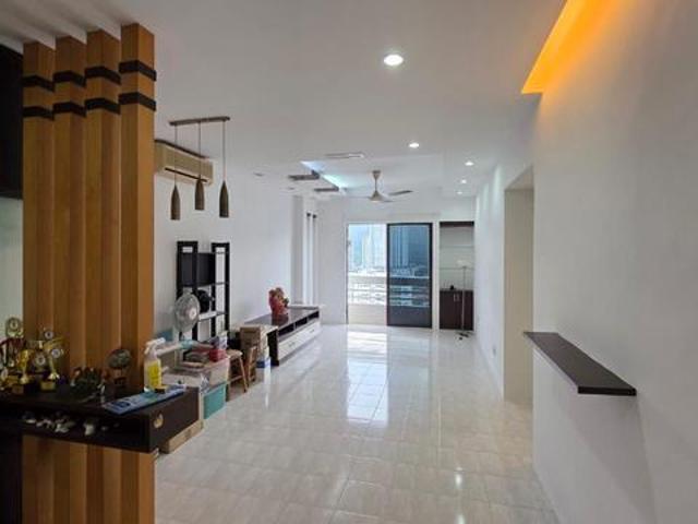 SUPER WORTH Victoria Height 900 Sf High Flr Renovated Well Maintain
