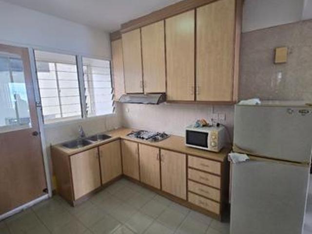SUPER WORTH Gurney Park 970 Sqft MIddle Floor Renovated Good Deal