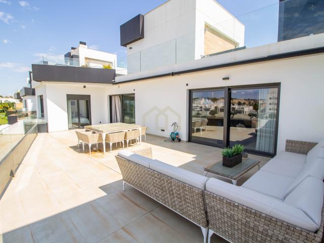 Super atico con piscina privada y tres dormitorios en Los Dolses