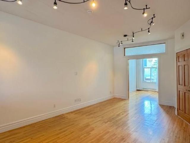 SUPER BEL APPARTEMENT RÉNOVÉ STYLE LOFT DANS LE SECTEUR DE ROSEMONT, DISPONIBLE MAINTENANT SEMI MEUBLÉ