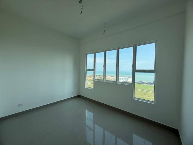 SUPER BELOW BANK VALUE RM255K Amber Cove 2 Car Parks Sea View