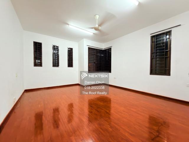 Super big size 3 storey semi d @ nusa sentral, well renovated condition, view to offer