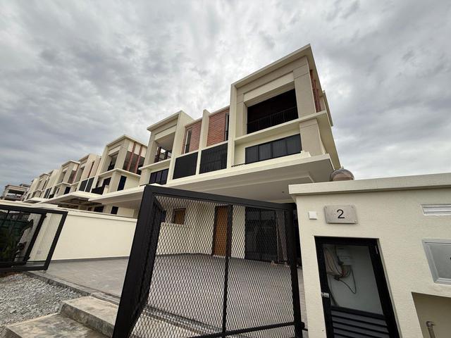 SUPER BiggestAffordable SEMI D Cyberjaya 2Storey SemiD House 36x80